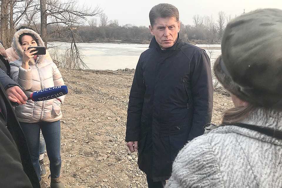 Олег Кожемяко во время встречи с избирателями.
