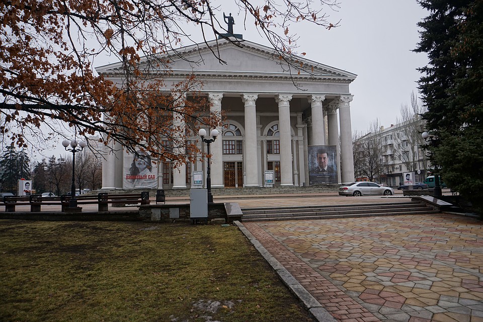 В драмтеатре Донецка всегда готовы удивить не только взрослых, но и юных зрителей.