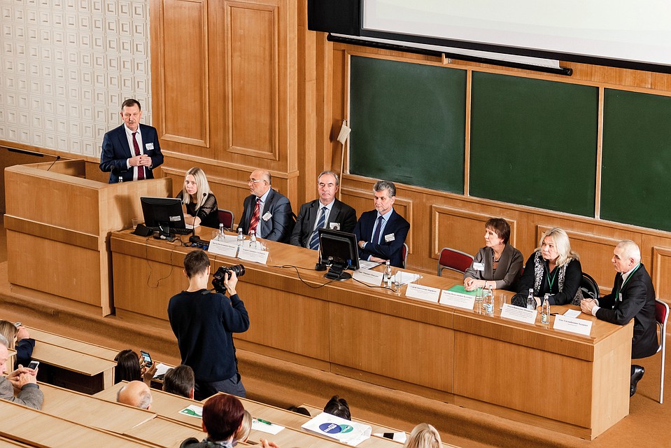 Специалисты обсуждали способы борьбы с вирусно-респираторными заболеваниями и развеяли некоторые опасения населения.