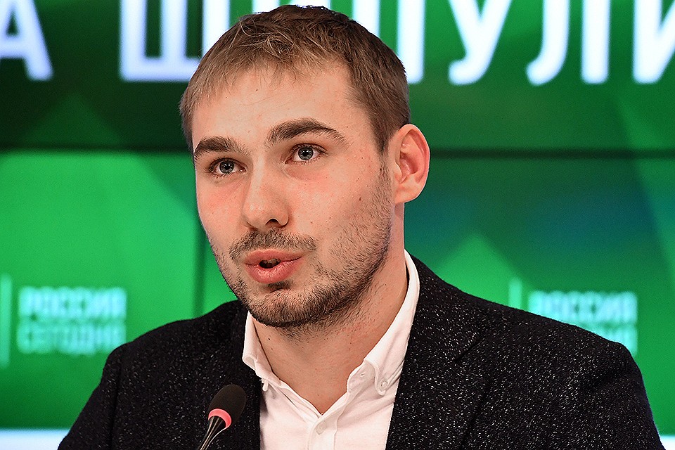Чемпион Олимпийских игр 2014 года по биатлону россиянин Антон Шипулин во время пресс-конференции, на которой он объявил о завершении карьеры. ФОТО Максим Григорьев/ТАСС