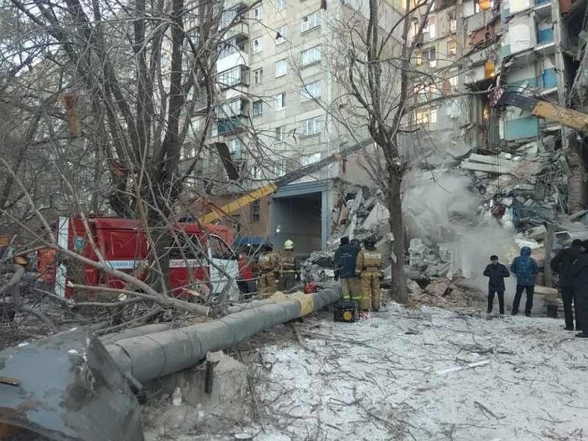 В Магнитогорске обрушился подъезд. Фото: МЧС Челябинской области.