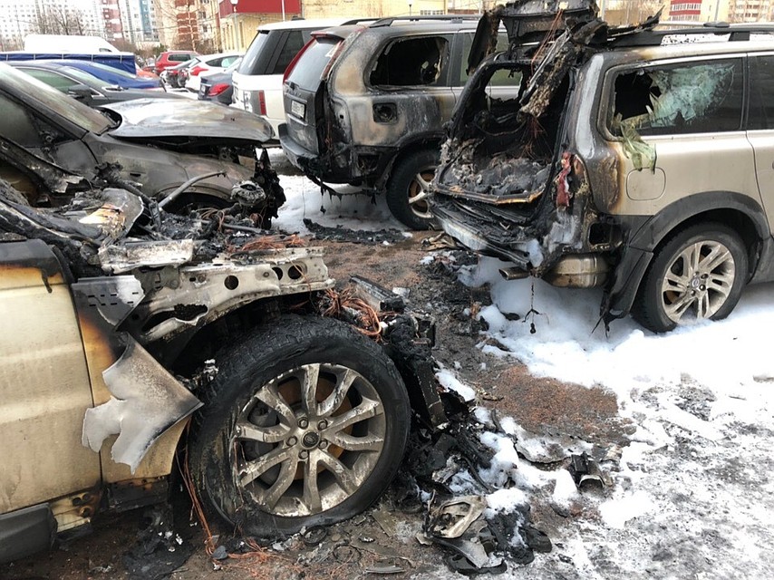 Последствия ночного пожара. Фото: "ДТП и ЧП | Санкт-Петербург" ВКонтакте