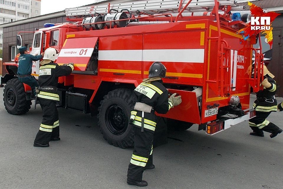 Пожарные оперативно локализовали огонь, а уже после этого потушили