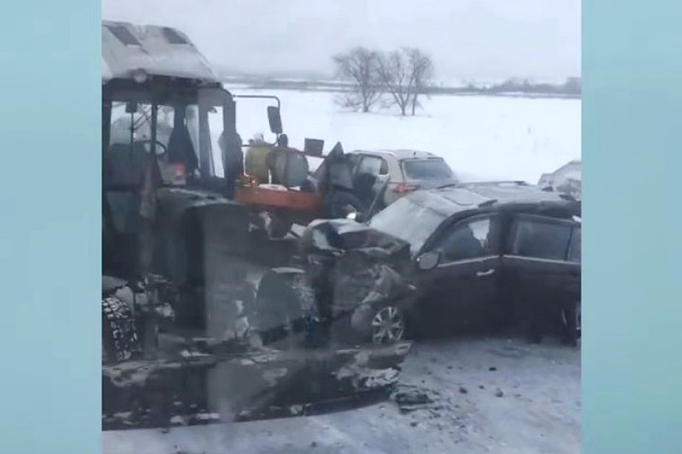 Последствия ДТП на ленинской трассе очевидцы сняли на видео. Фото: кадр видео vk.com, "Регион 42"