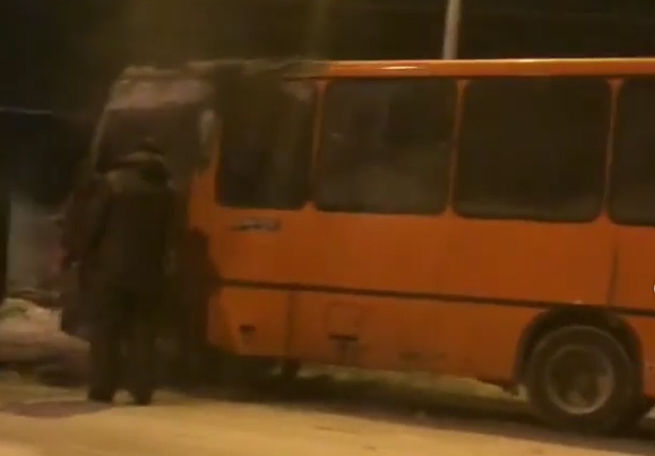 Предположительная причина пожара — короткое замыкание электропроводки в отсеке двигателя.