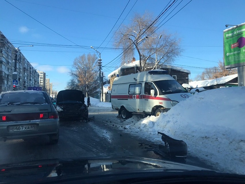 Авария на пересечении Чапаева и Большой Горной. Фото из соцсетей