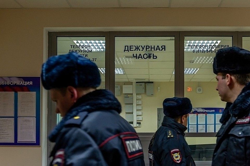 Новый знакомый повалил комсомольчанина на землю и снял с него куртку