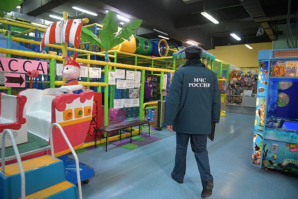 В момент пожара в игровой зоне находились 10 детей.