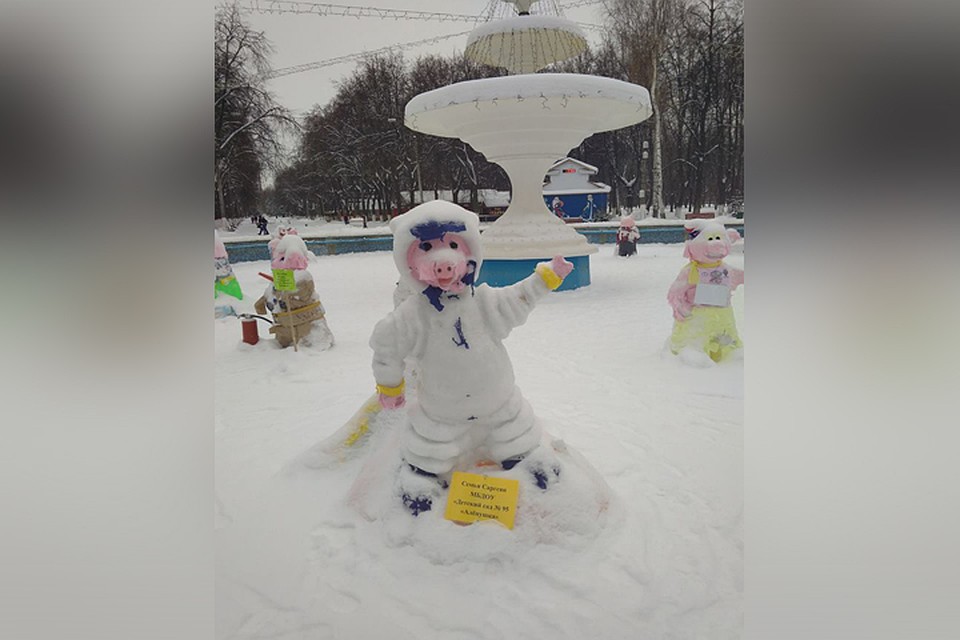 Нижегородцы устроили парад необычных снеговиков