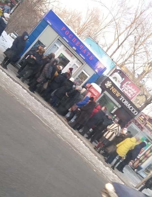 В киосках, где продают проездные, огромные очереди