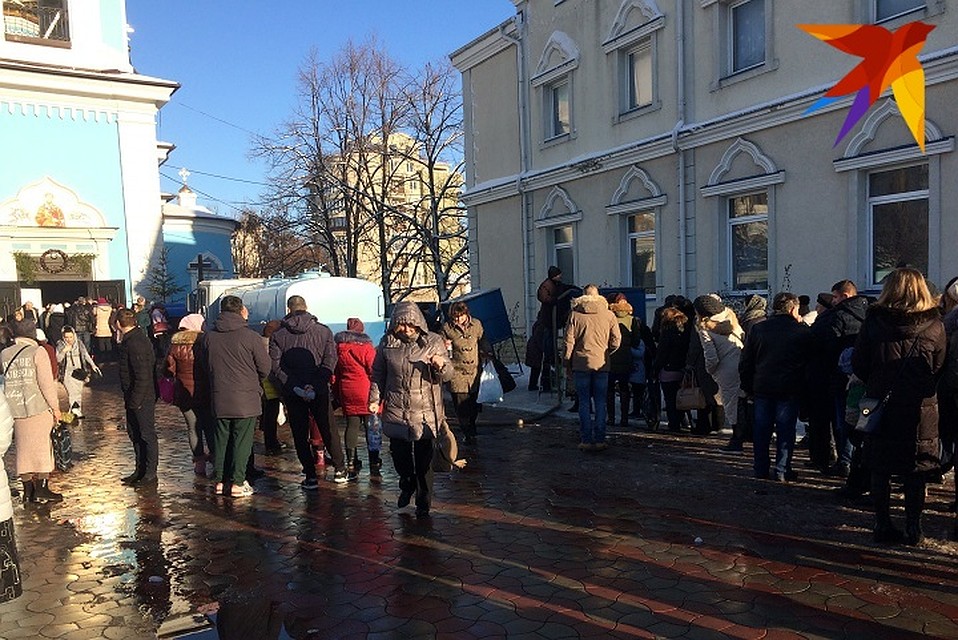За святой водой в кишиневском монастыре Чуфля выстраиваются очереди