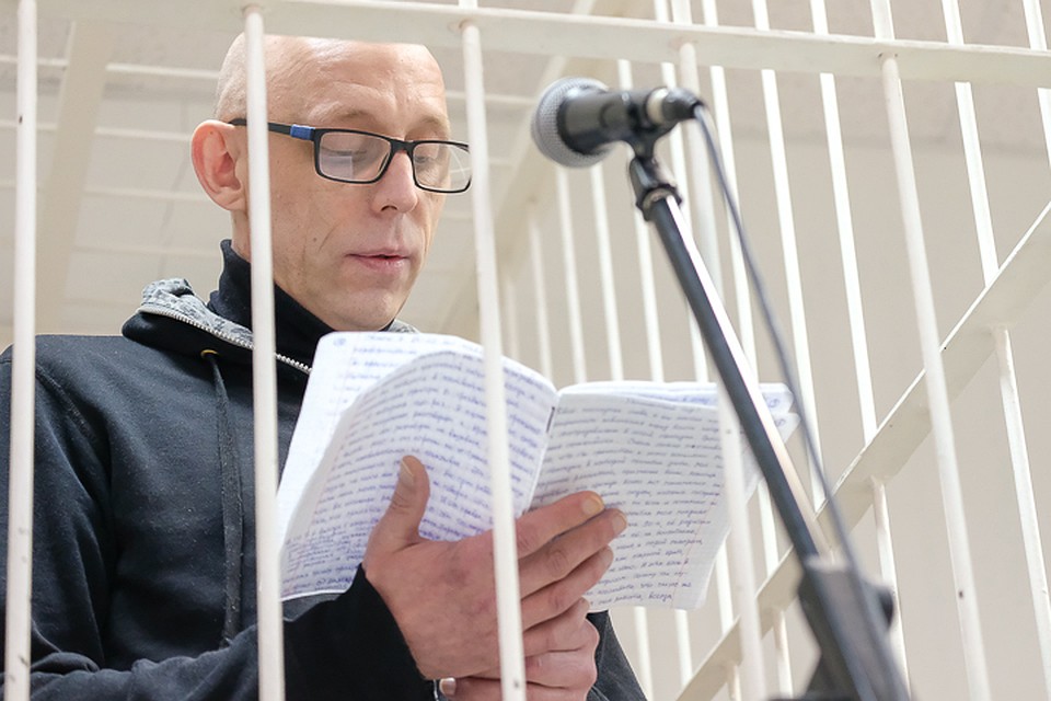 Вадим Виноградов выступает в зале суда Карелии