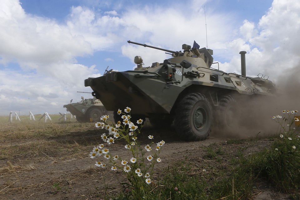 Трое российских военных погибли в Абхазии при опрокидывании БТР