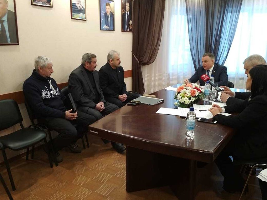 Свои обращения народному избраннику озвучили семь вартовчан