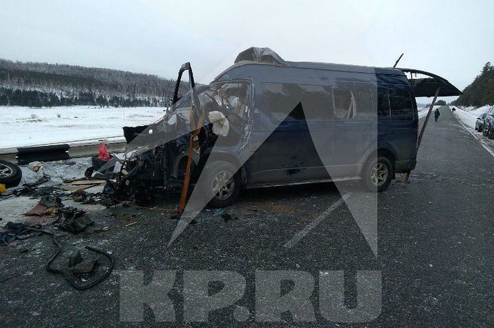 Появился список погибших в ДТП в маршрутке Оса-Иркутск, которая врезалась в КамАЗ, груженный лесом. Фото: источник "Комсомольской правды"