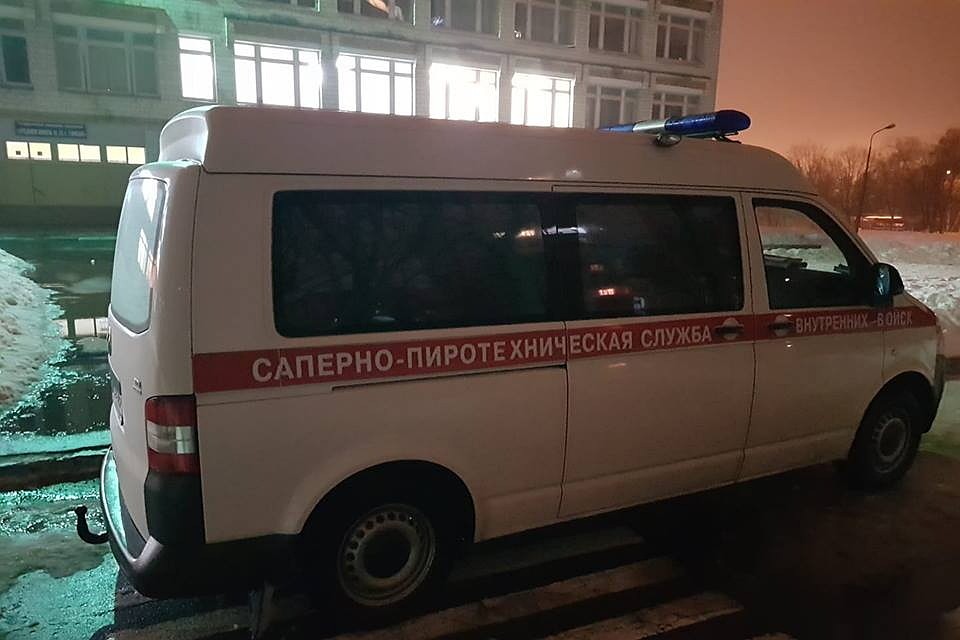 Из здания эвакуировали больше ста человек. Фото: УВД