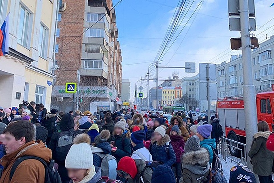 Эвакуация в школе №10 в Красноярске.