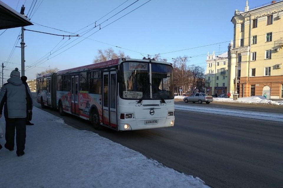 Новокузнечанка поскользнулась на остановке и оказалась под колесами автобуса