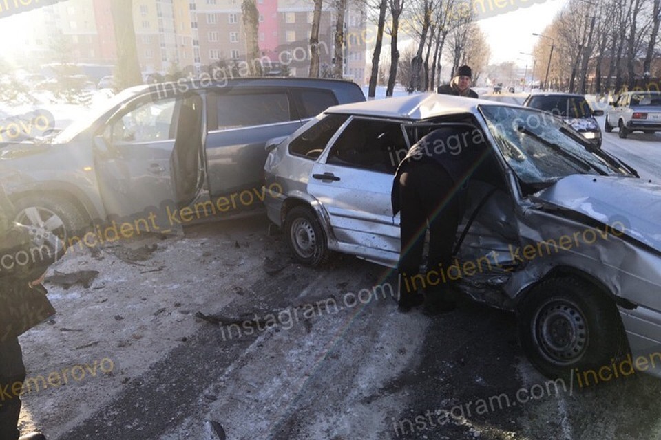 У 19-летнего пассажира оказались сломаны кости таза Фото: "Инцидент Кемерово" / ВКонтакте"