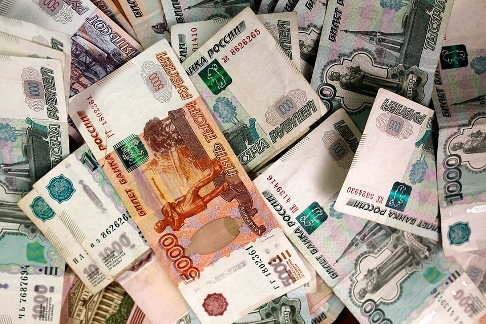 Чиновник вместе с подручными похитили и растратили не только бюджетные средства, но и деньги молодых родителей