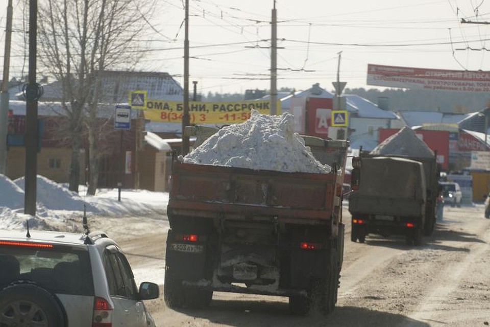 Прошедшие три дня уборкой города занимались почти полторы тысячи единиц техники.