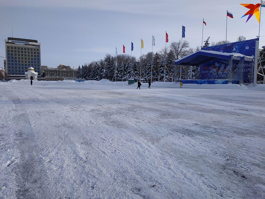 Театаральная площадь в Саратове