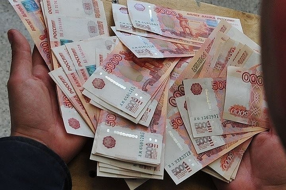 В Петербурге школьный учитель пойдет под суд за присвоение 400 тысяч на выпускной.