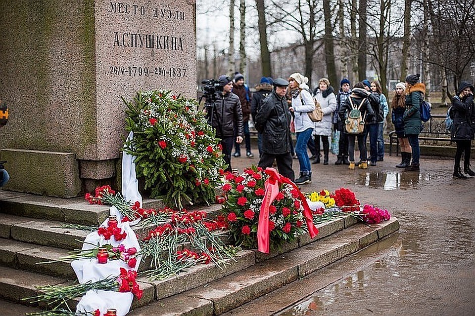 А разве Пушкин 8 февраля 1837 года поехал стреляться с Дантесом в Ланское?