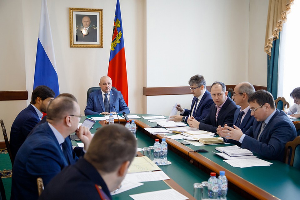 Сергей Цивилев призвал освободить дороги Новокузнецка от грузовиков с углем. Фото: АКО