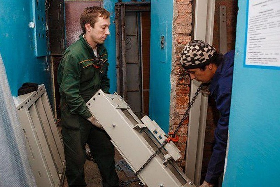 В Казани заменят 120 старых лифтов