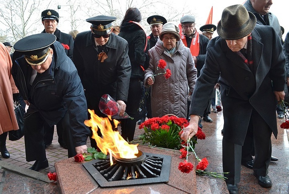 проойдет возложение цветов к Вечному огню.
