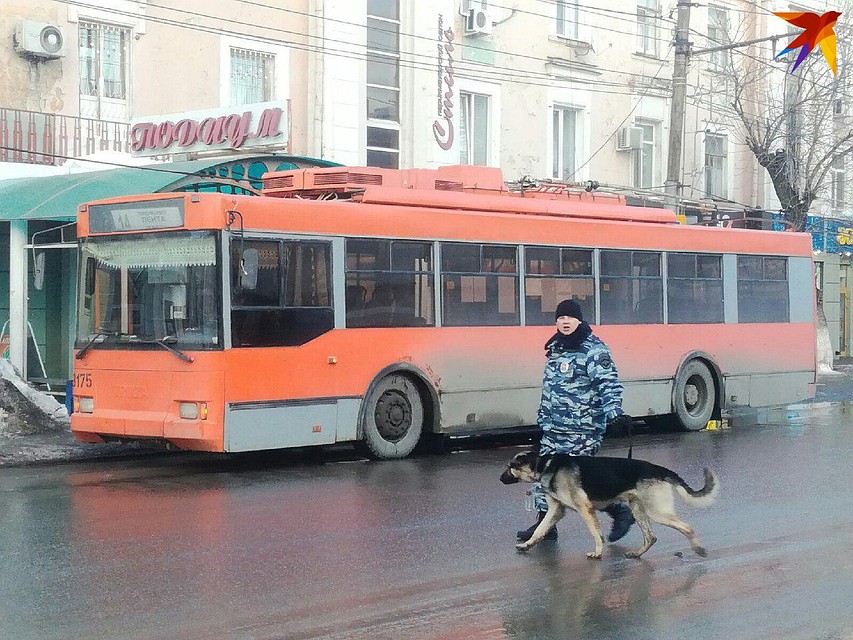 В энгельсском троллейбусе ищут бомбу