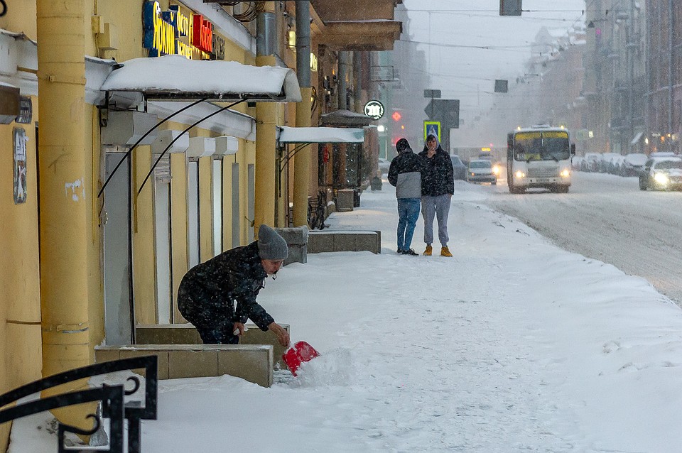 В эти выходные из-за снега и гололеда в краевом центре собираются объявить режим ЧС.