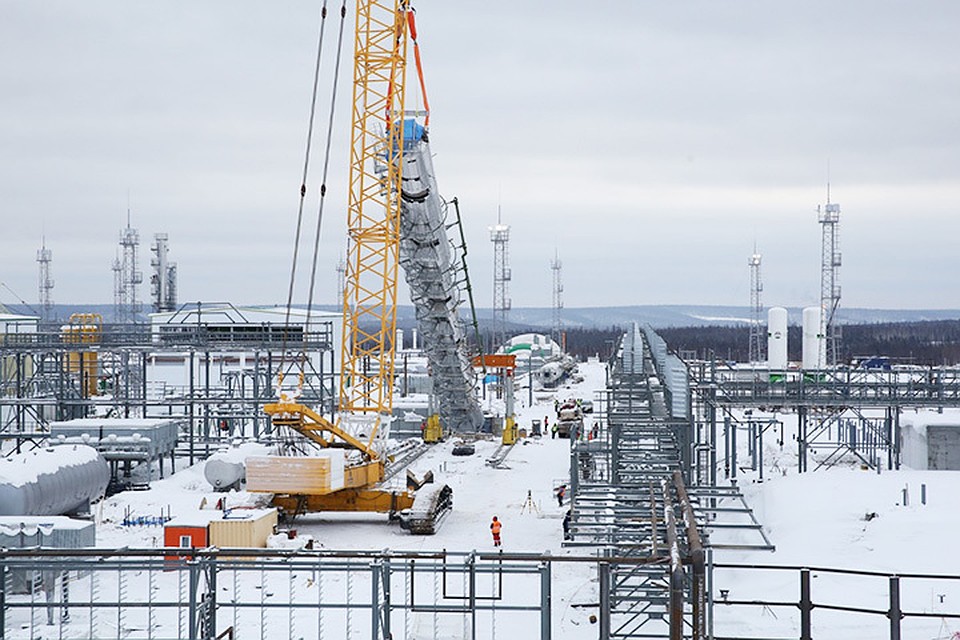 63-метровую колонну деметанизации установили на газовом объекте ИНК. Фото: архив компании