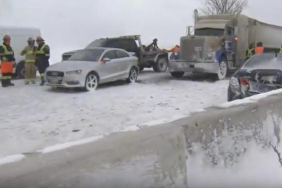На востоке Канады столкнулись около 70 автомобилей