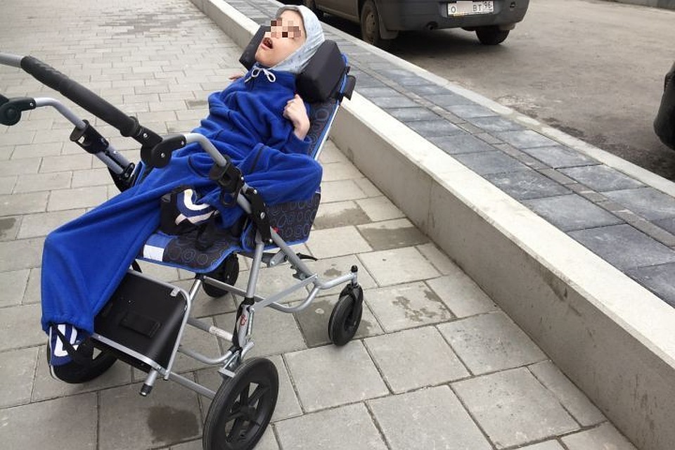 У подростка ДЦП и гидроцефалия, из-за чего он не может ни говорить, ни самостоятельно передвигаться. Фото: предоставлено мамой мальчика