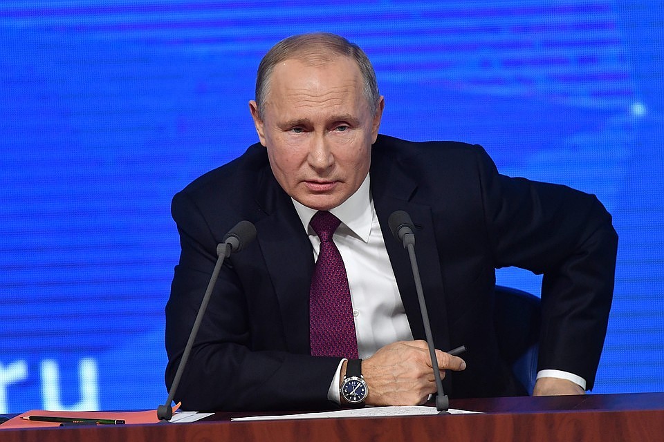 Президент напомнил, что чиновник «приходит на государственную или муниципальную службу решать насущные проблемы граждан»