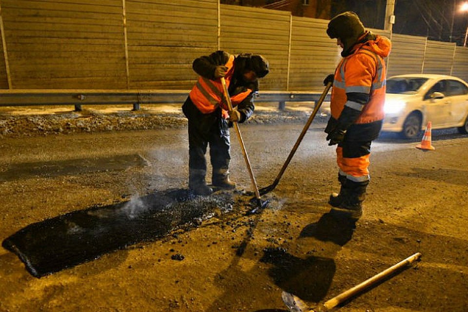 В Ярославле заделали ямы на Октябрьском мосту.