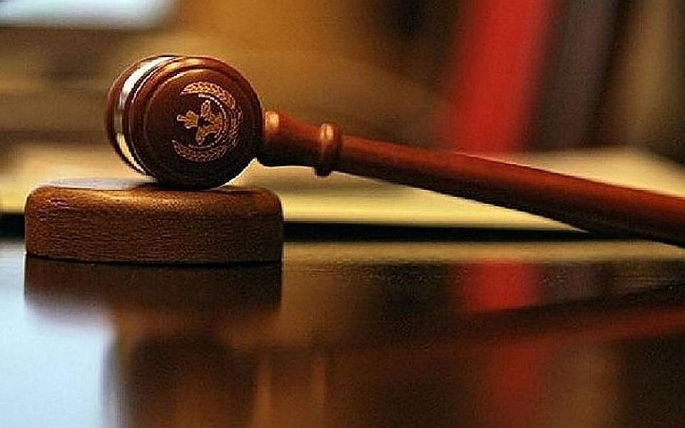 Суд лишил семейную пару родительских прав