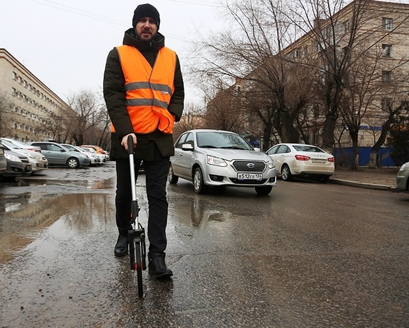 Власти говорят, что отремонтированные дороги нормально пережили зиму.