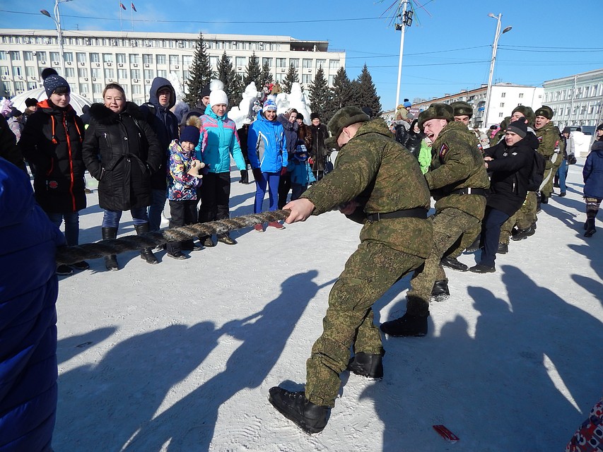 Благовещенские парни посоревнуются в поднятии гирь, боях подушками и перетягивании каната. Будет, чем заняться и остальным.