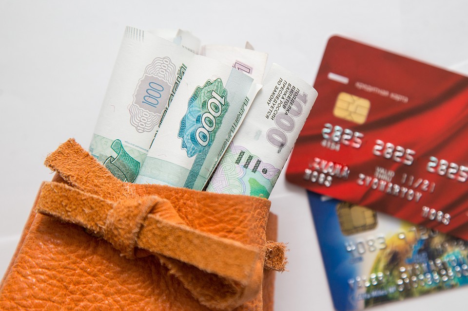 Омички просят зарплату на 20% меньше, чем мужчины