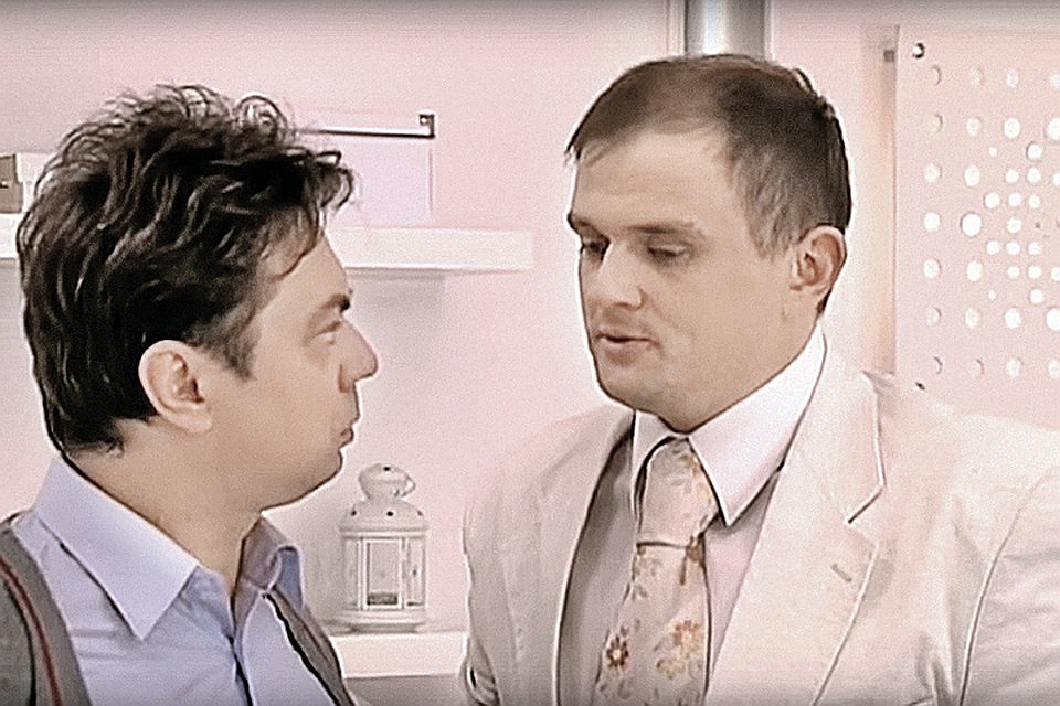 Телезрителям Фролов запомнился по роли семейного психотерапевта в «Папиных дочках».