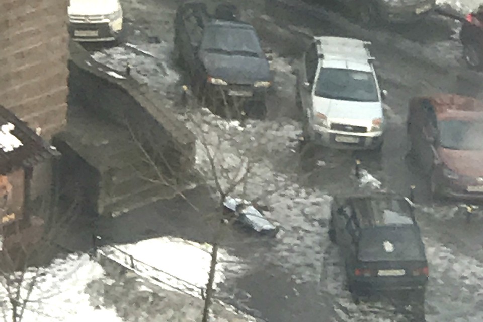 Причиной гибели петербуржца могли стать и проблемы со здоровьем. Фото: Сообщество «Признавашки ДТП и ЧП Санкт-Петербург» в «ВКонтакте»