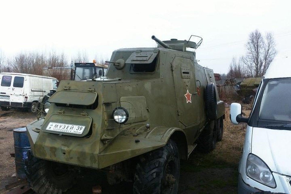Бронемашину сделали на основе обычного грузовика.