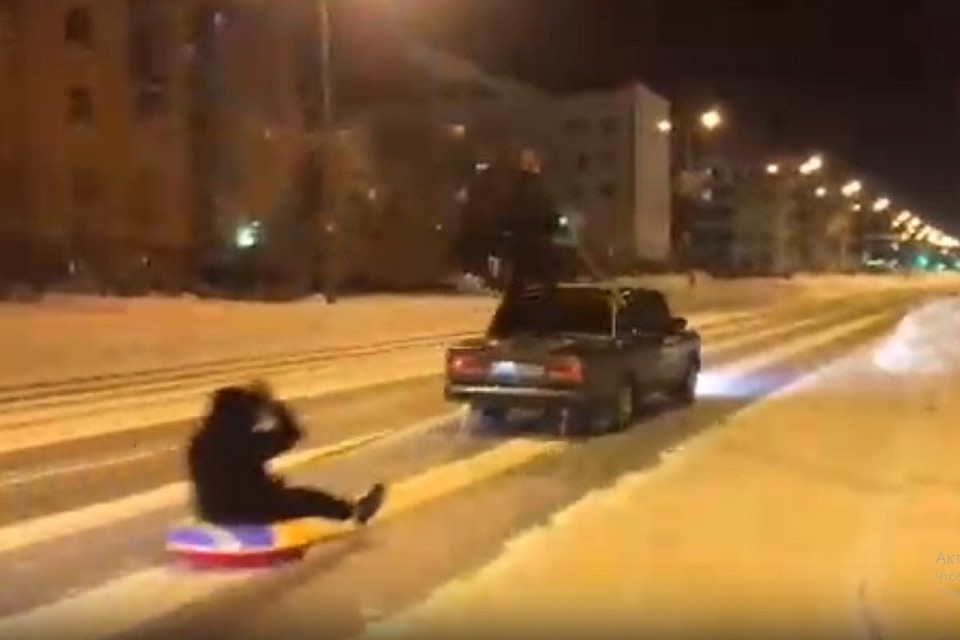 Двое новоуренгойцев ради хайпа рисковали жизнью на дороге Фото: группа "ГОРОРО | Новый Уренгой" vk.com