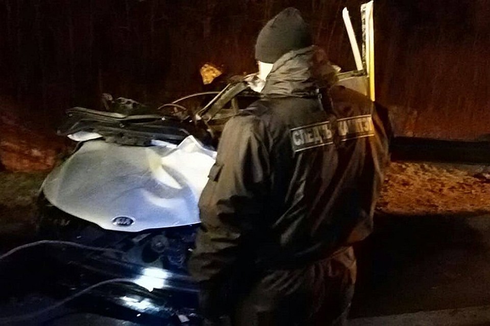 Автомобиль «КИА», где ехала семья спортсмена, разбился всмятку. Фото: Следственный комитет.