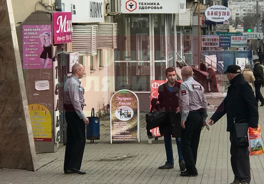 Возле банка в центре Челябинска случился конфликт со стрельбой.