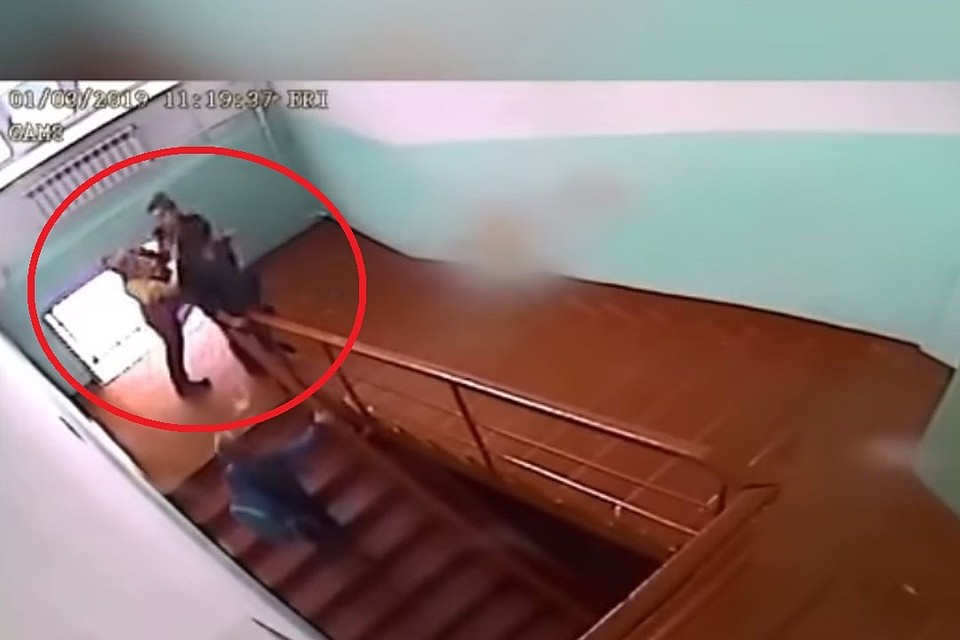 Конфликт записали камеры видеонаблюдения. Фото: Инцидент Новосибирск\https://vk.com/incident_nsk
