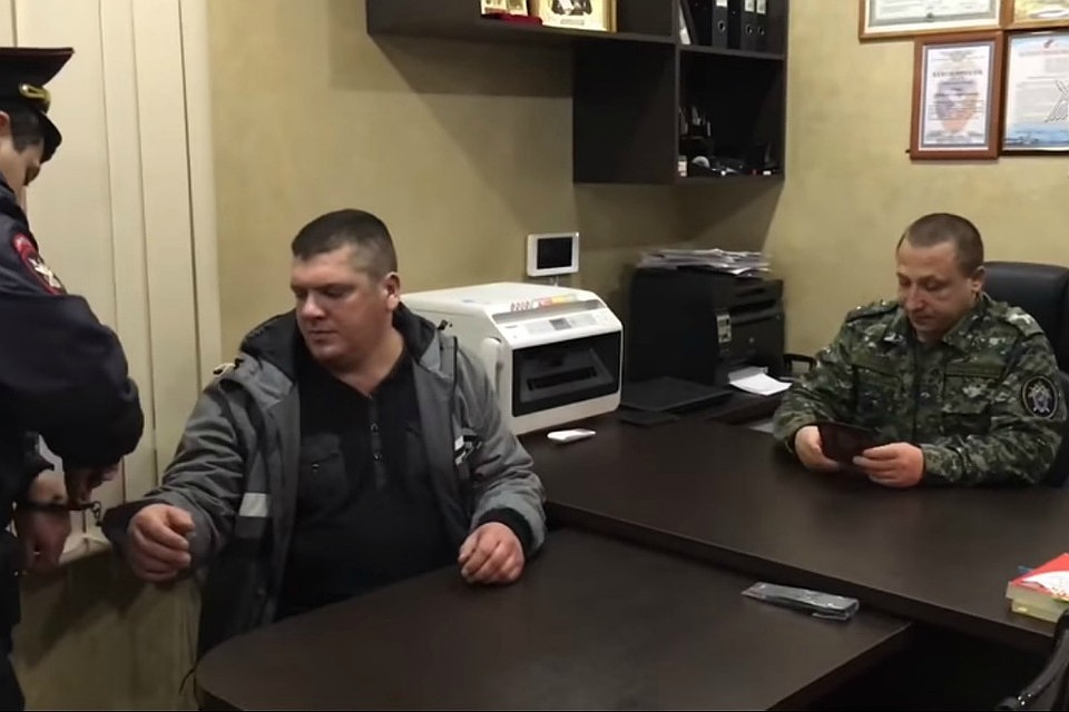 На допросе Андрей признавался, что не помнит, как буянил на борту самолета.